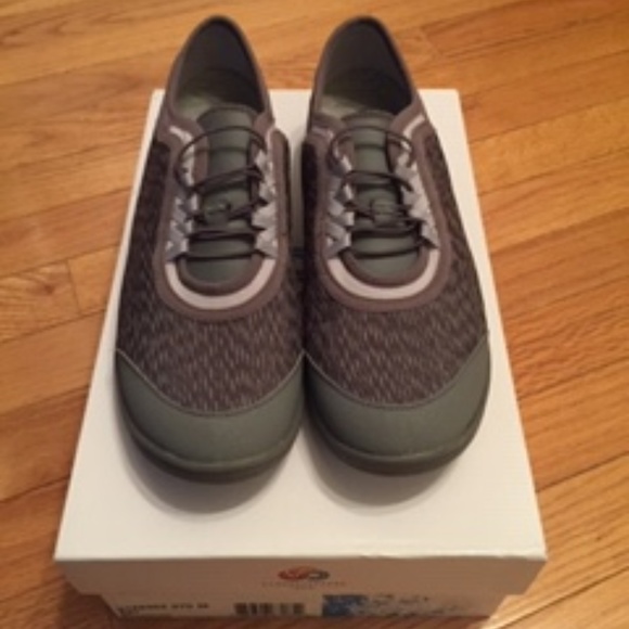 clarks no ties shoes